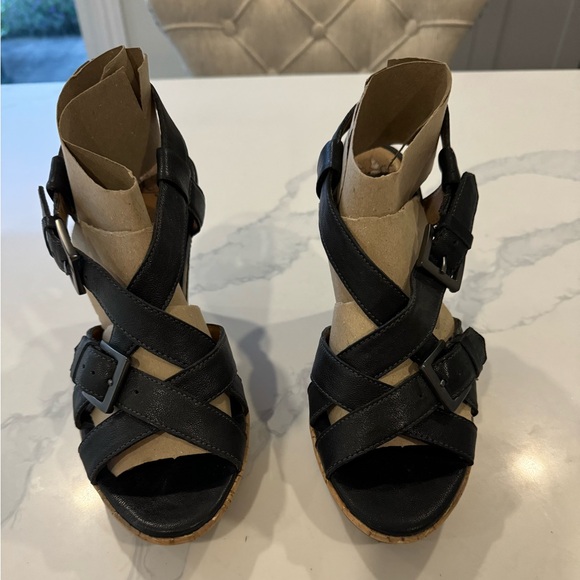 Black leather and cork sole sandals - Picture 2 of 7